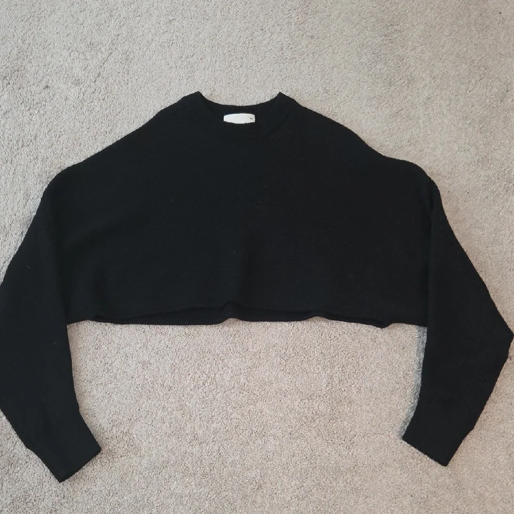 Wilfred Free Aritzia Black Cropped Sweater - Picture 4 of 13